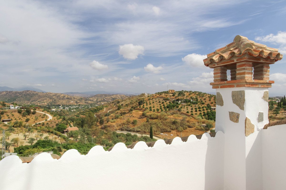 5 Bed Detached Villa in Coín
