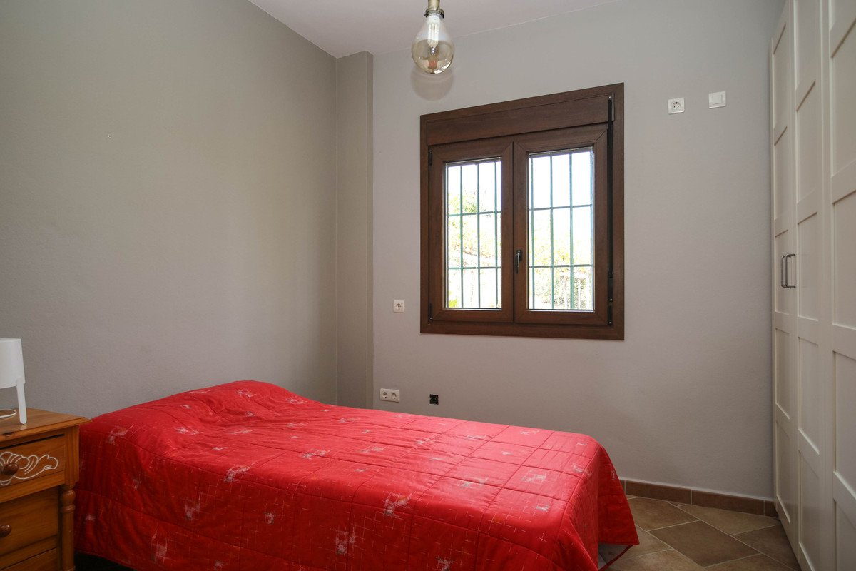 5 Bed Detached Villa in Coín