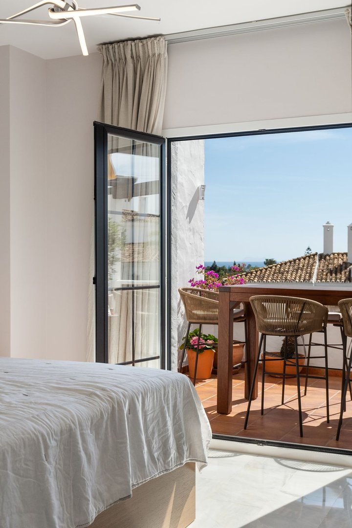 3 Bed Middle Floor Apartment in Nueva Andalucía