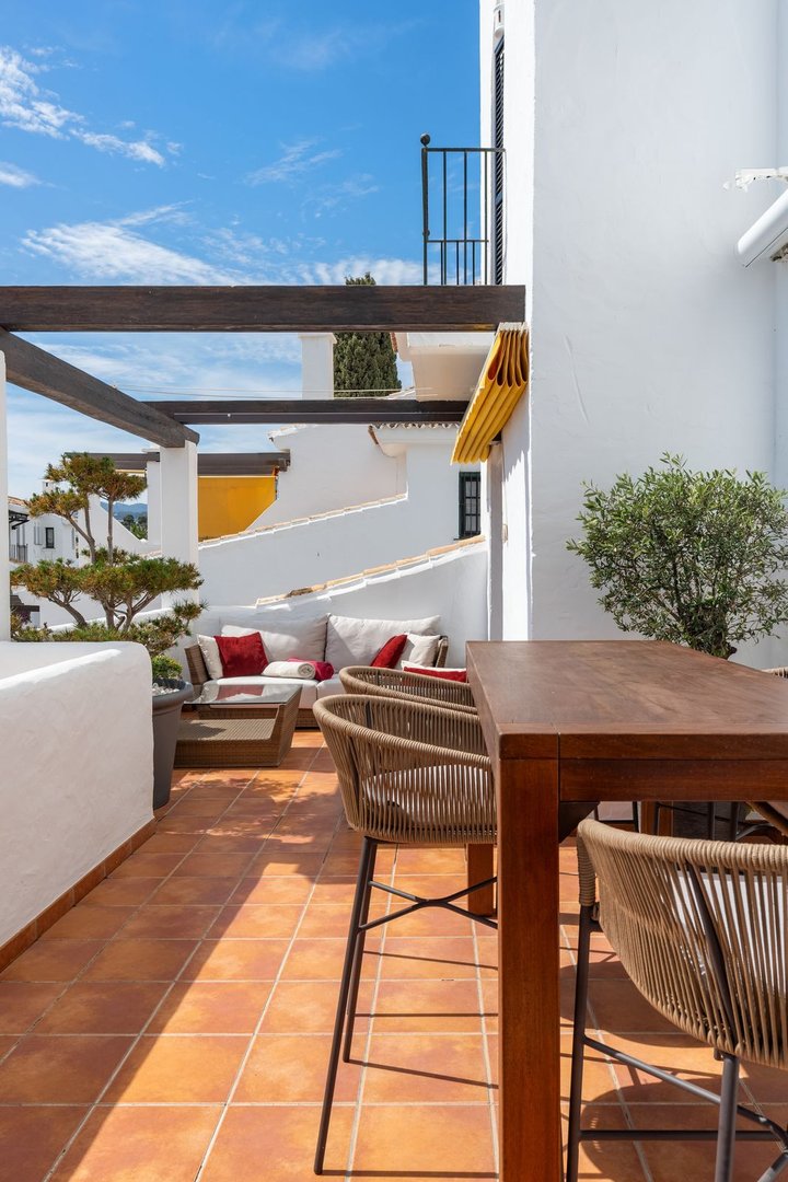 3 Bed Middle Floor Apartment in Nueva Andalucía