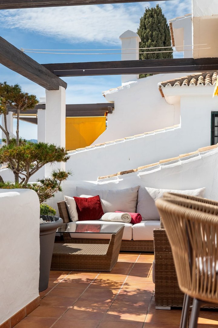 3 Bed Middle Floor Apartment in Nueva Andalucía