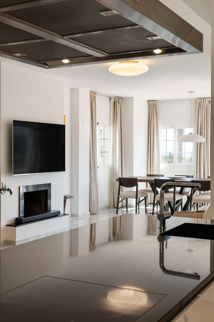 3 Bed Middle Floor Apartment in Nueva Andalucía