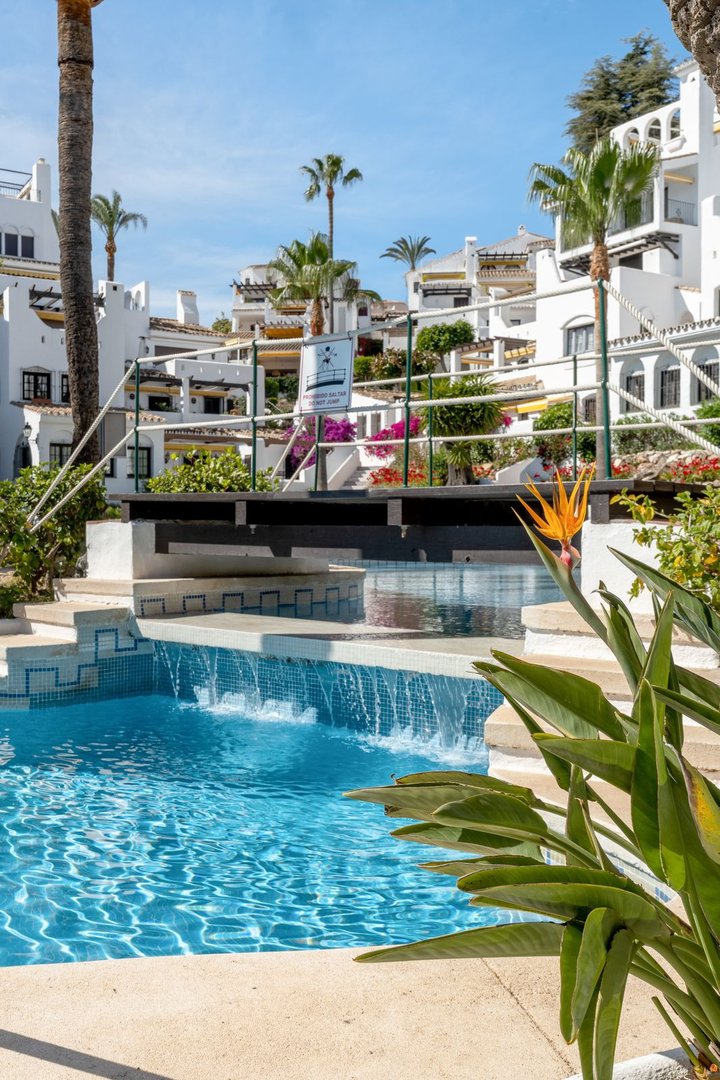 3 Bed Middle Floor Apartment in Nueva Andalucía