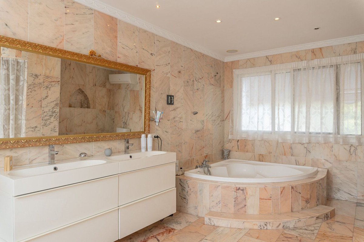 4 Bed Detached Villa in La Capellania
