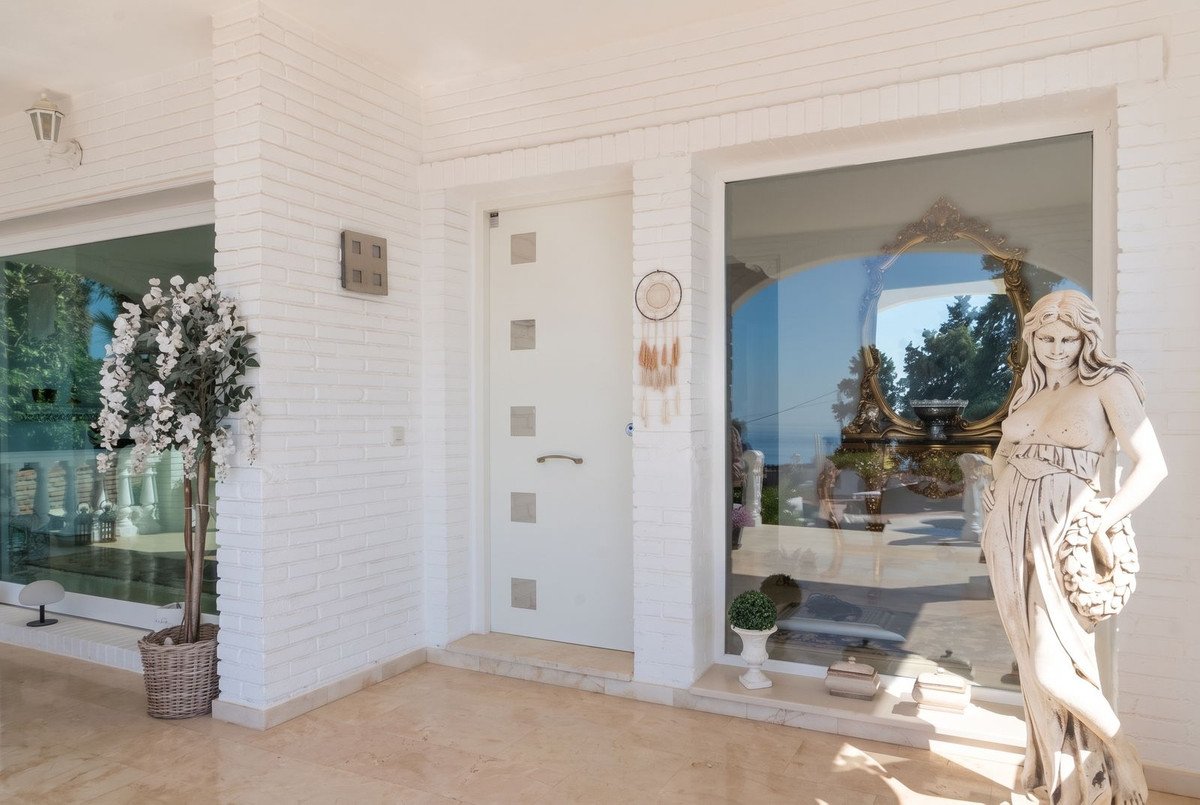 4 Bed Detached Villa in La Capellania