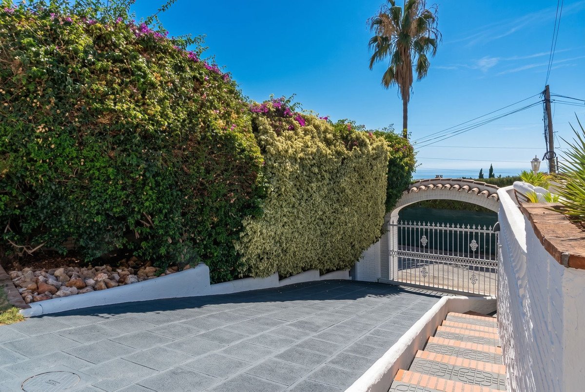 4 Bed Detached Villa in La Capellania