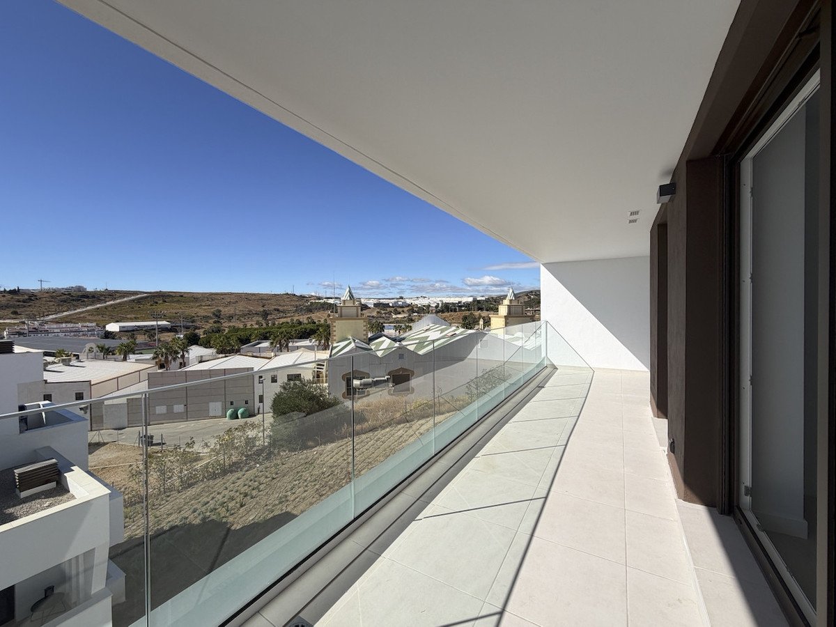 3 Bed Middle Floor Apartment in Estepona