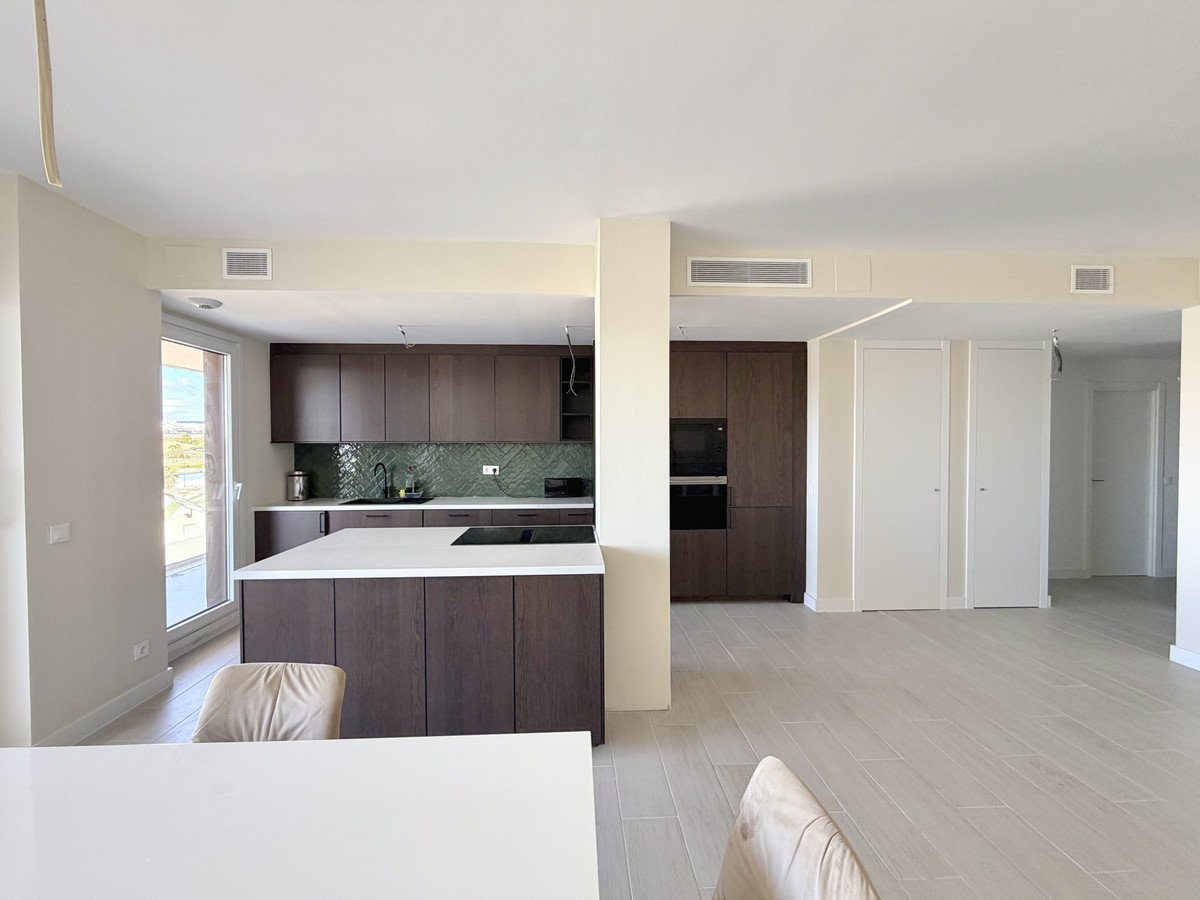 3 Bed Middle Floor Apartment in Estepona