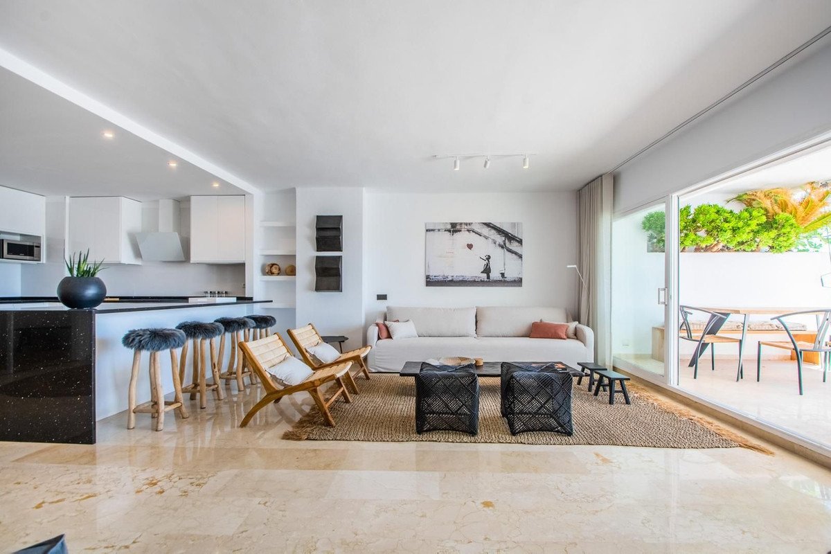 2 Bed Middle Floor Apartment in Río Real