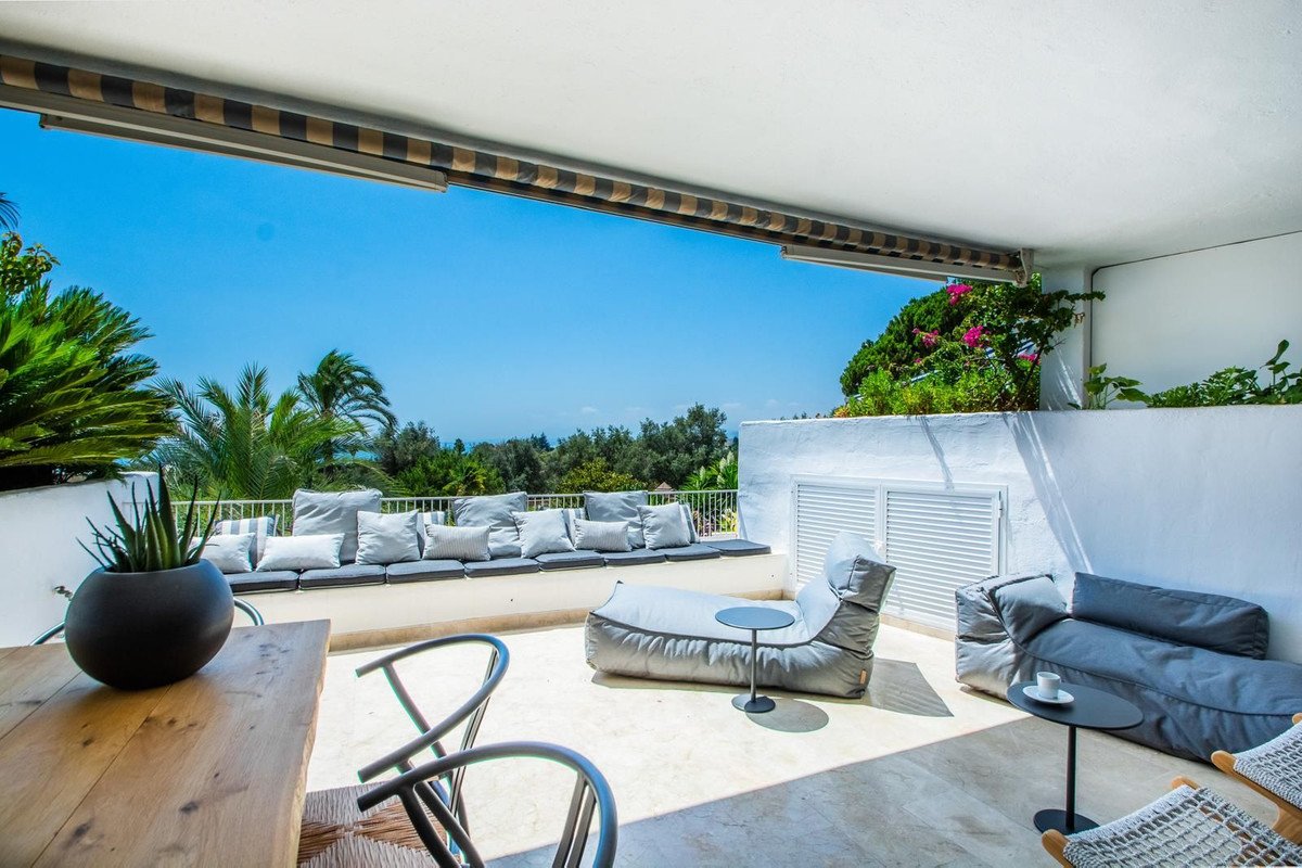 2 Bed Middle Floor Apartment in Río Real