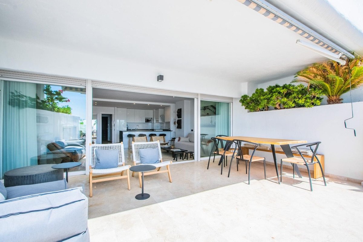 2 Bed Middle Floor Apartment in Río Real