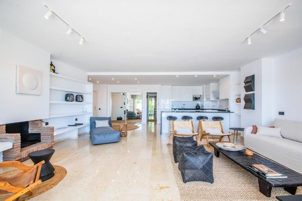 2 Bed Middle Floor Apartment in Río Real