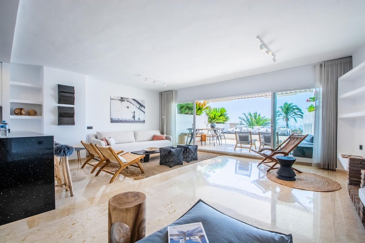 2 Bed Middle Floor Apartment in Río Real
