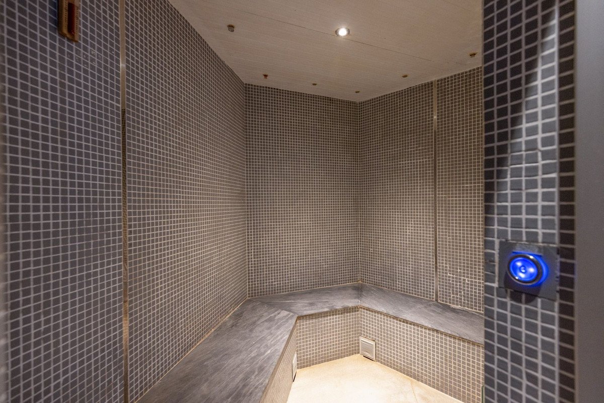 2 Bed Penthouse in New Golden Mile