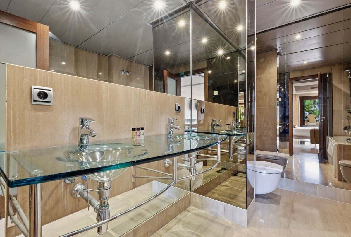 2 Bed Penthouse in New Golden Mile