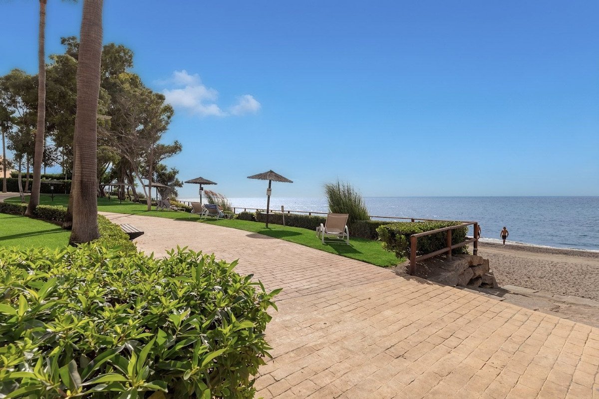 2 Bed Penthouse in New Golden Mile
