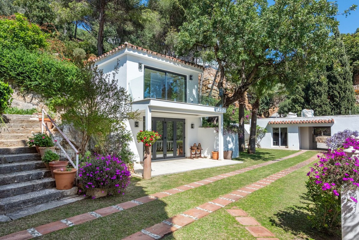 5 Bed Detached Villa in Marbella