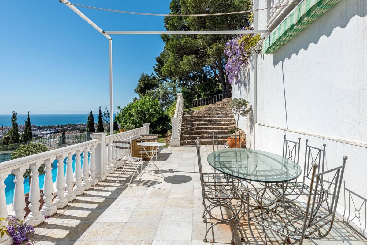 5 Bed Detached Villa in Marbella