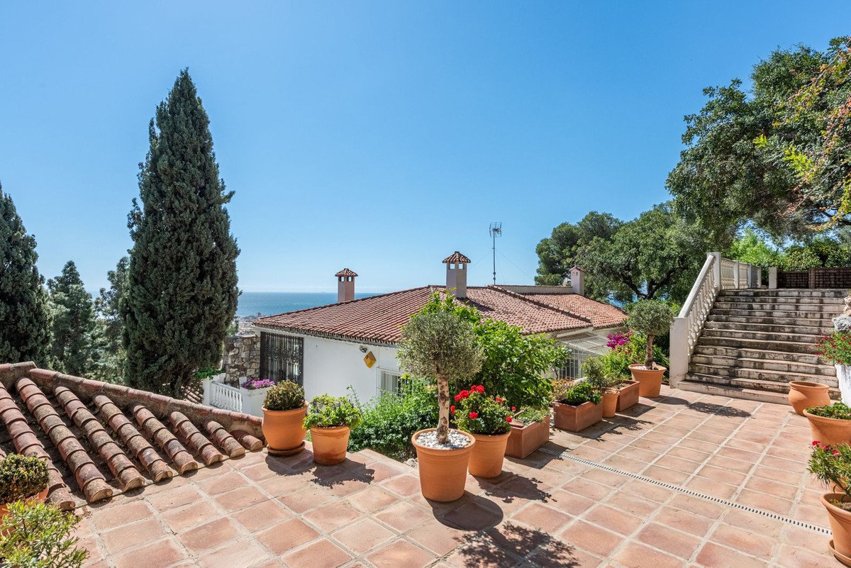 5 Bed Detached Villa in Marbella