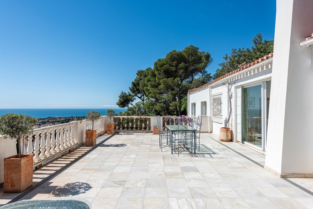 5 Bed Detached Villa in Marbella