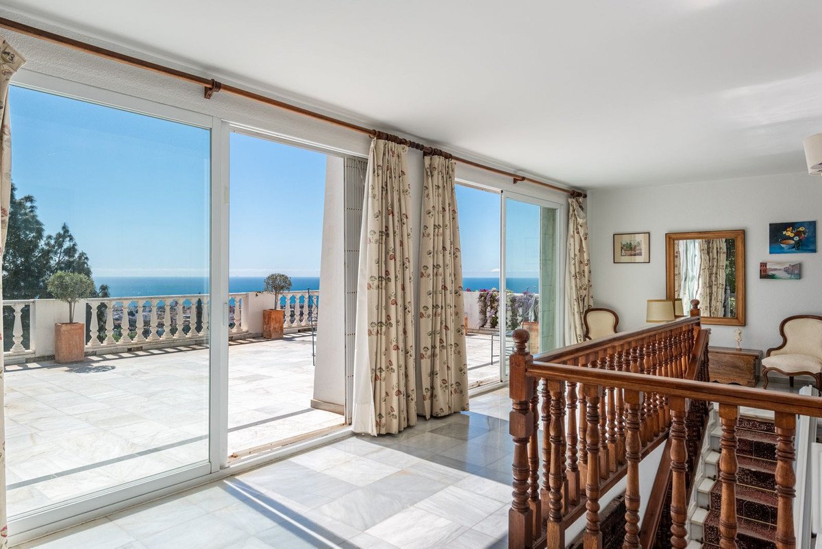 5 Bed Detached Villa in Marbella
