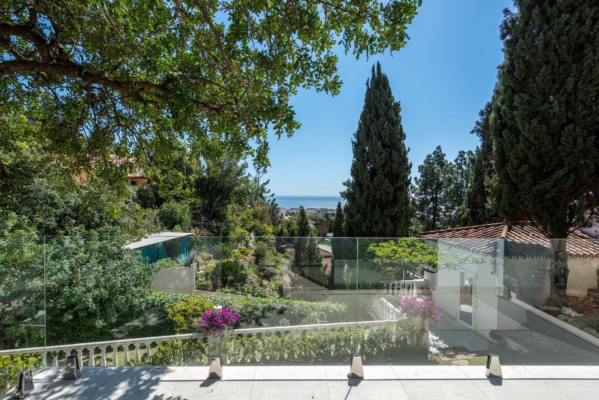 5 Bed Detached Villa in Marbella