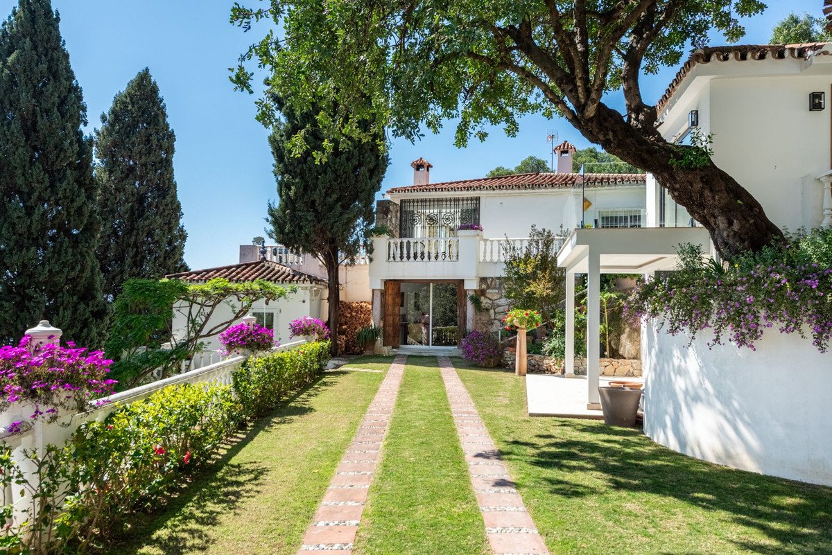 5 Bed Detached Villa in Marbella