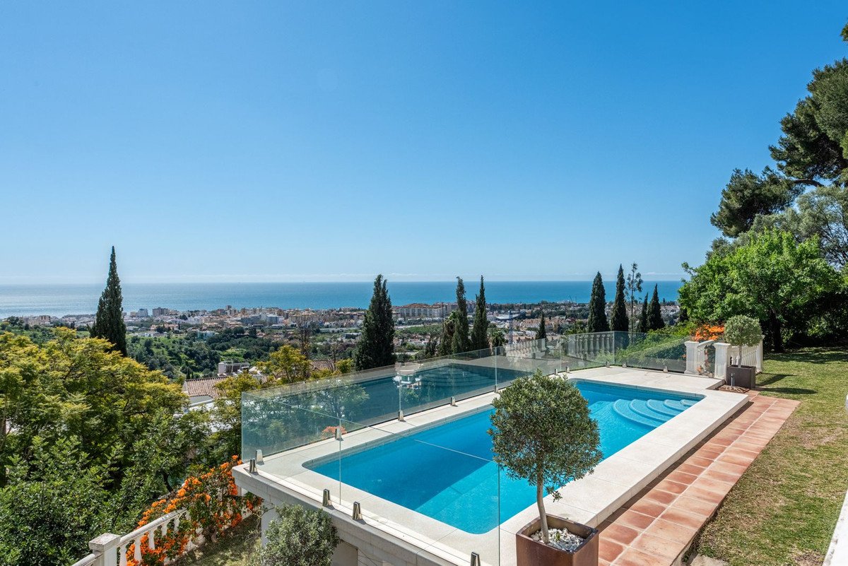 5 Bed Detached Villa in Marbella