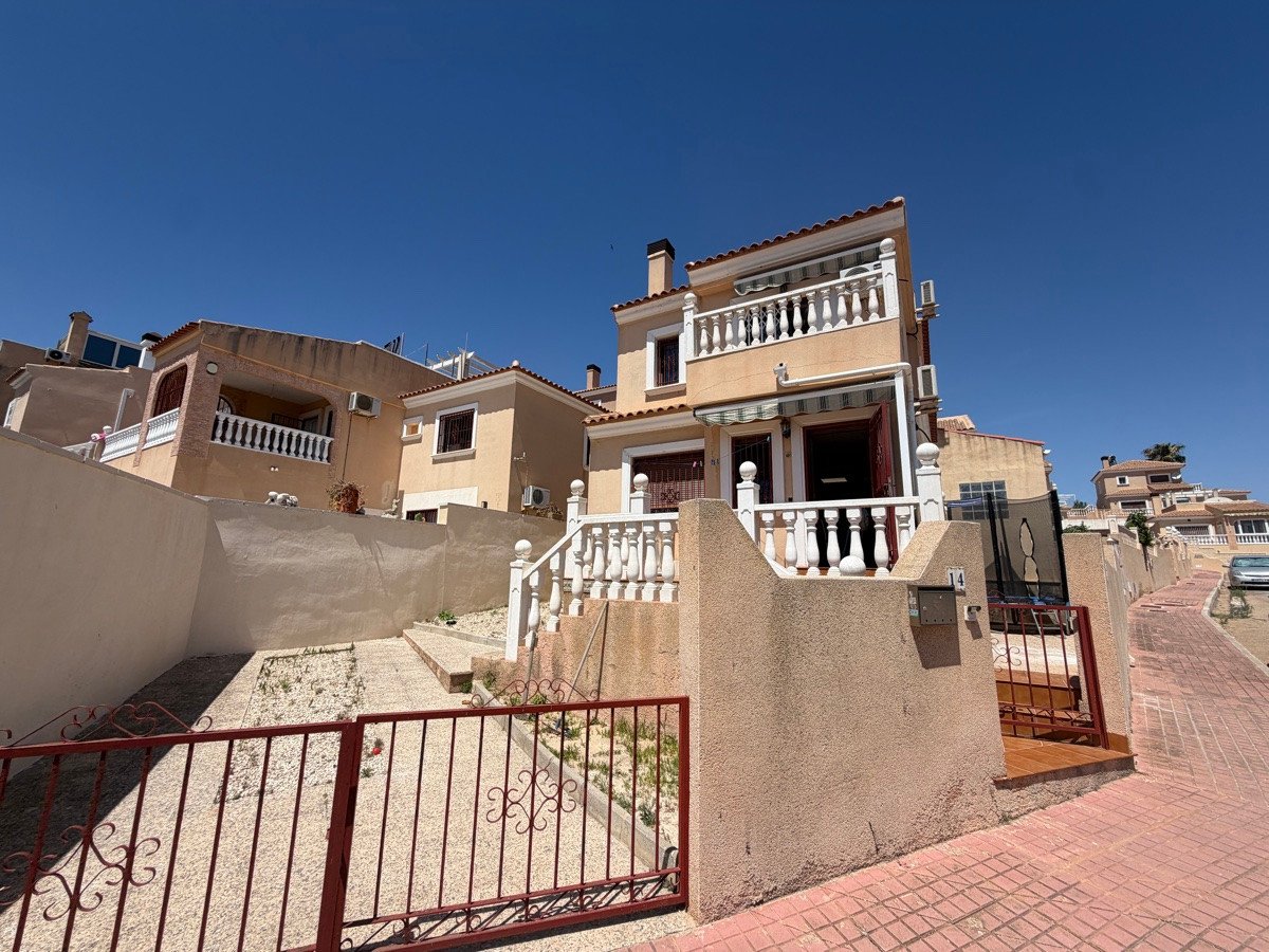 2 Bed Detached Villa in Villamartin