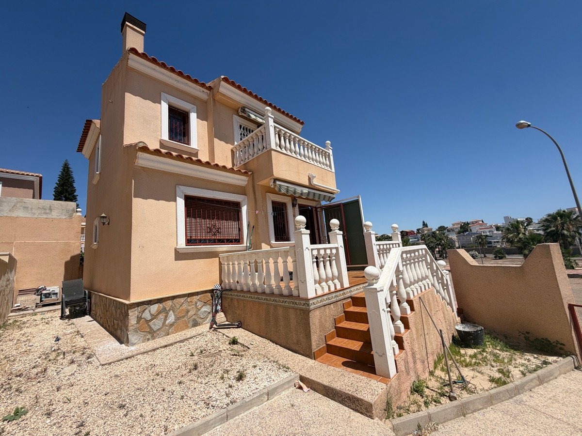 2 Bed Detached Villa in Villamartin