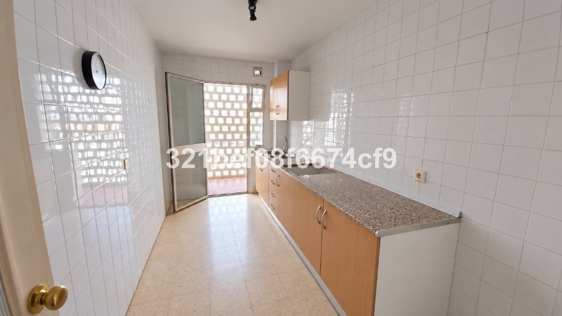 3 Bed Middle Floor Apartment in Teatinos