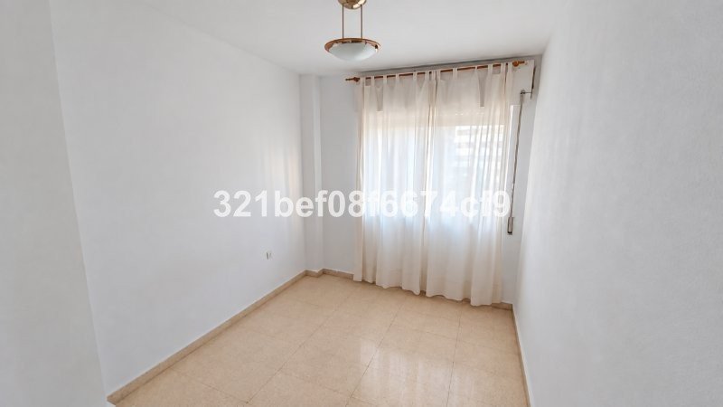 3 Bed Middle Floor Apartment in Teatinos