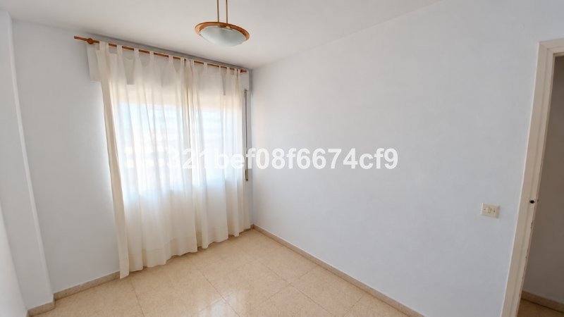 3 Bed Middle Floor Apartment in Teatinos