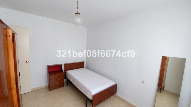 3 Bed Middle Floor Apartment in Teatinos