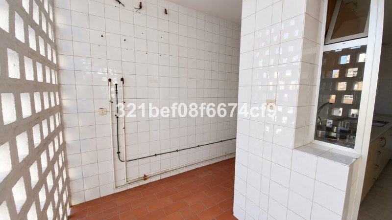 3 Bed Middle Floor Apartment in Teatinos