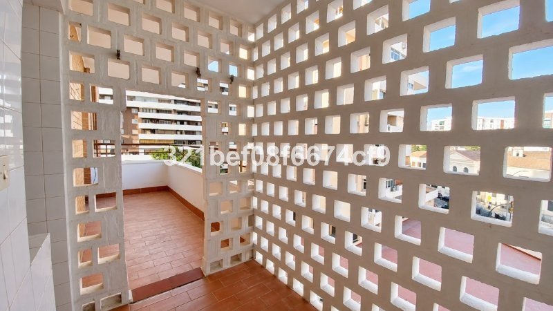 3 Bed Middle Floor Apartment in Teatinos