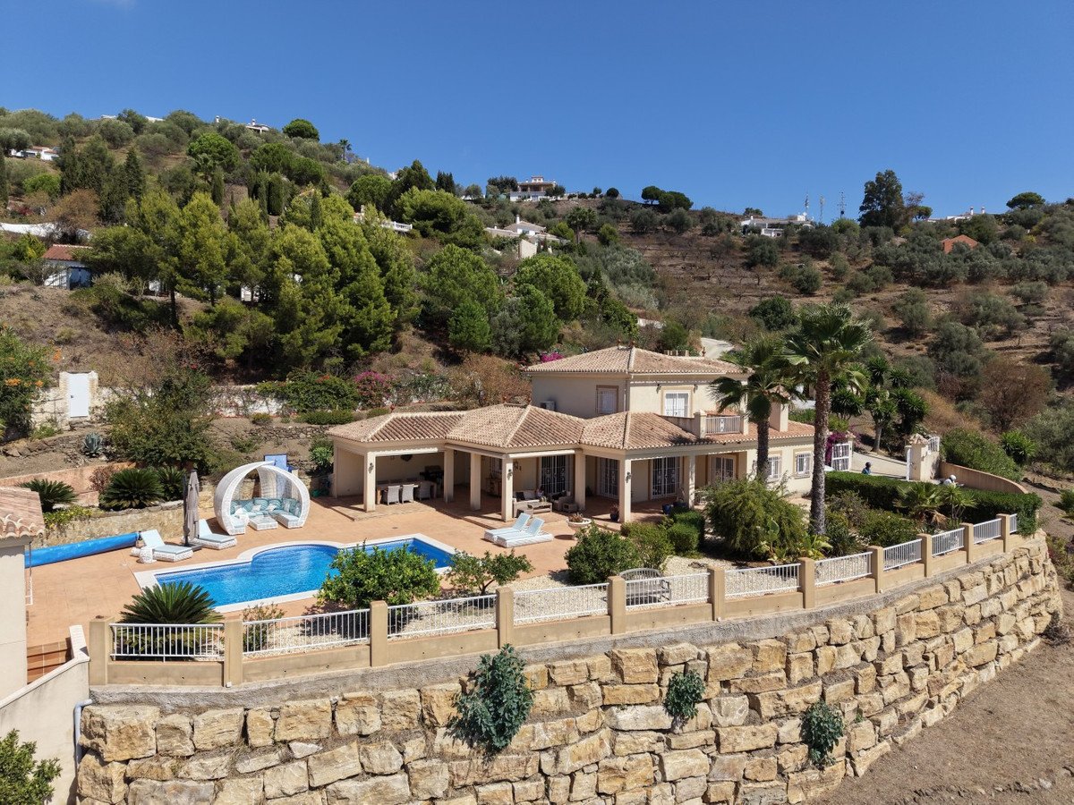 3 Bed Detached Villa in Arenas