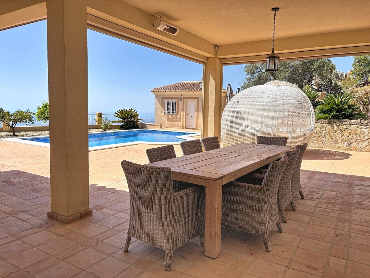 3 Bed Detached Villa in Arenas