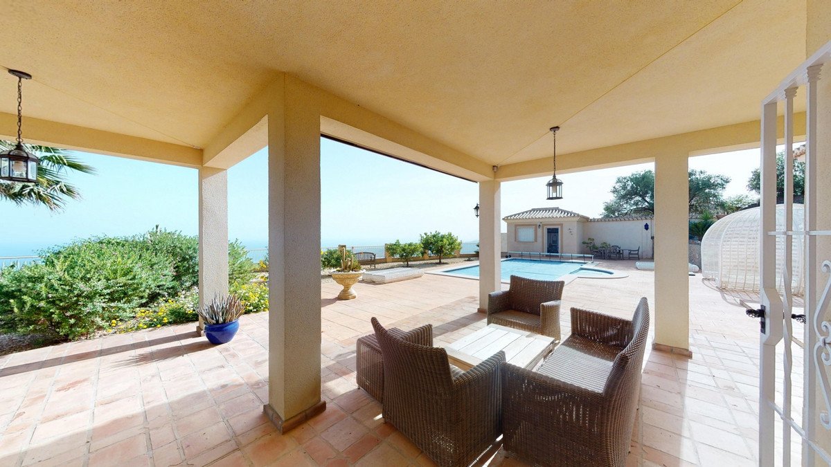 3 Bed Detached Villa in Arenas