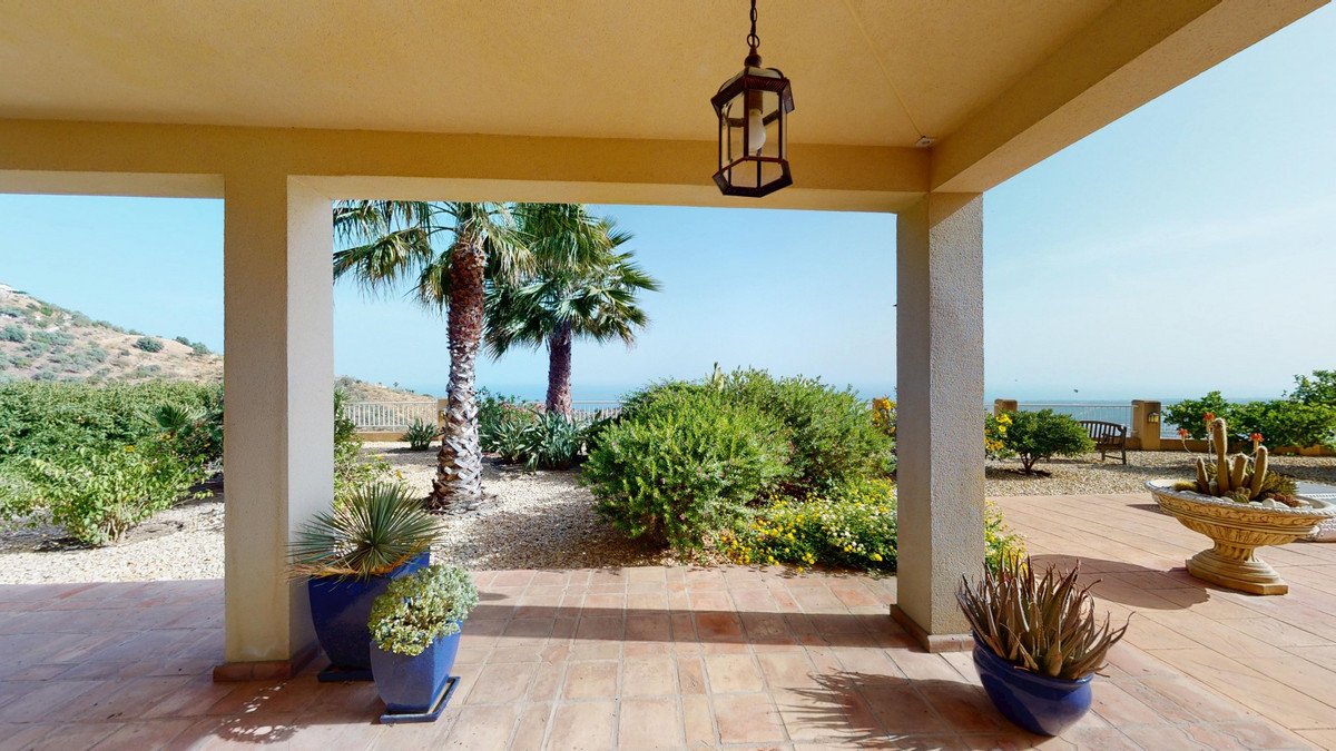 3 Bed Detached Villa in Arenas