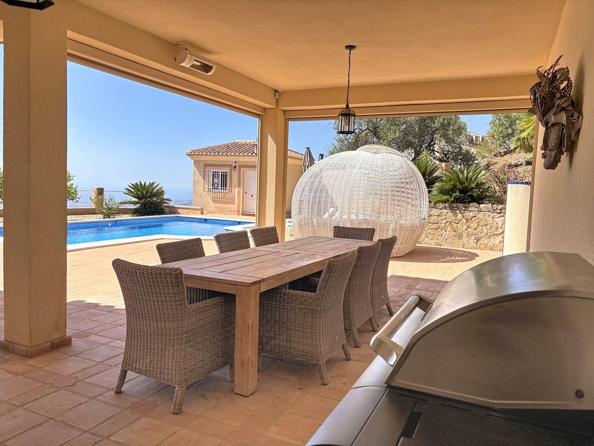 3 Bed Detached Villa in Arenas