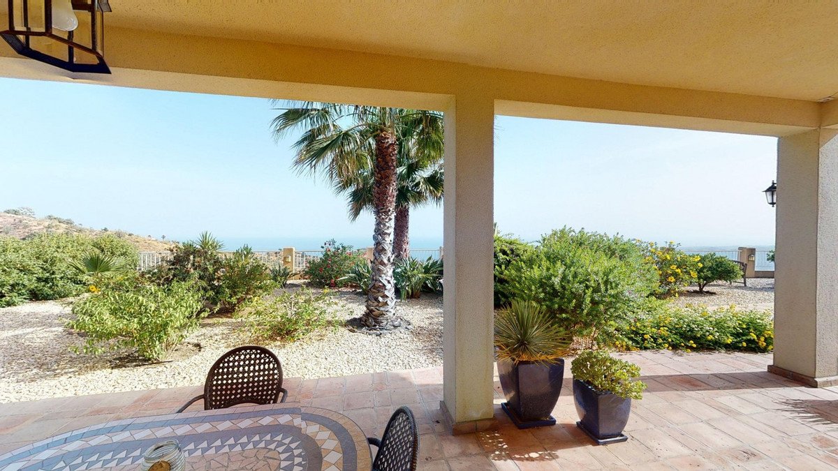 3 Bed Detached Villa in Arenas