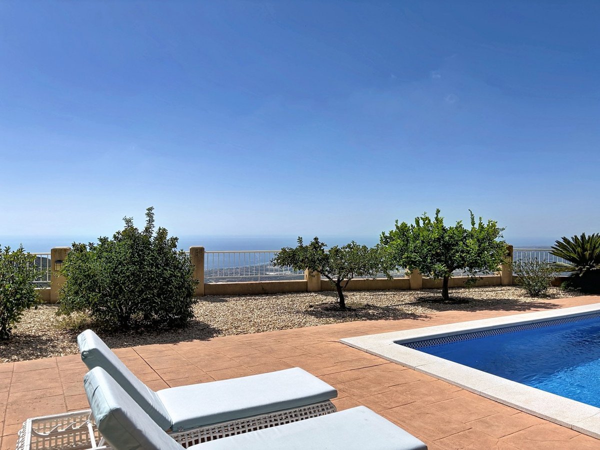 3 Bed Detached Villa in Arenas