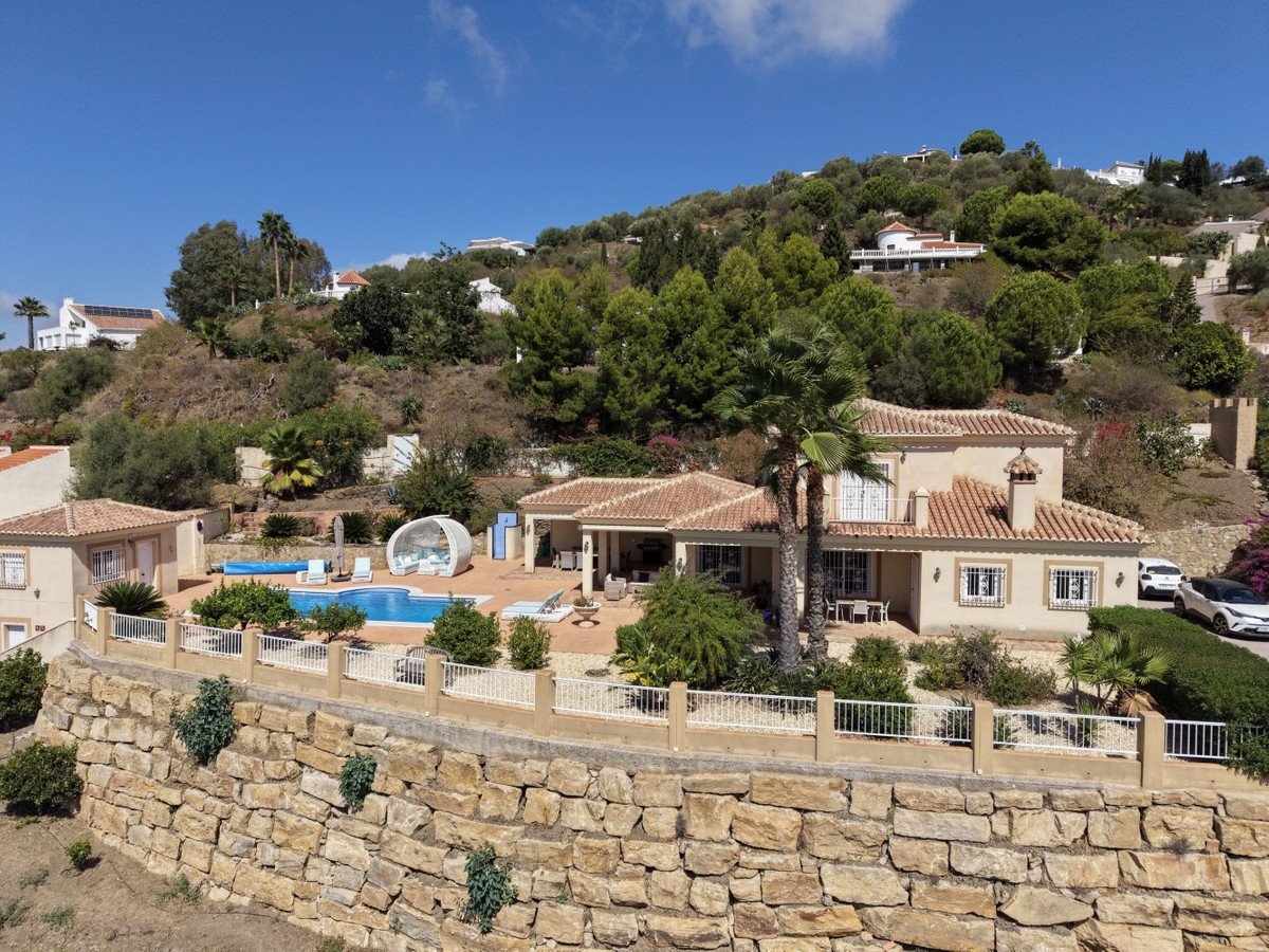 3 Bed Detached Villa in Arenas