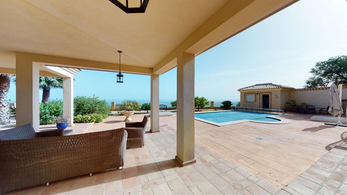3 Bed Detached Villa in Arenas