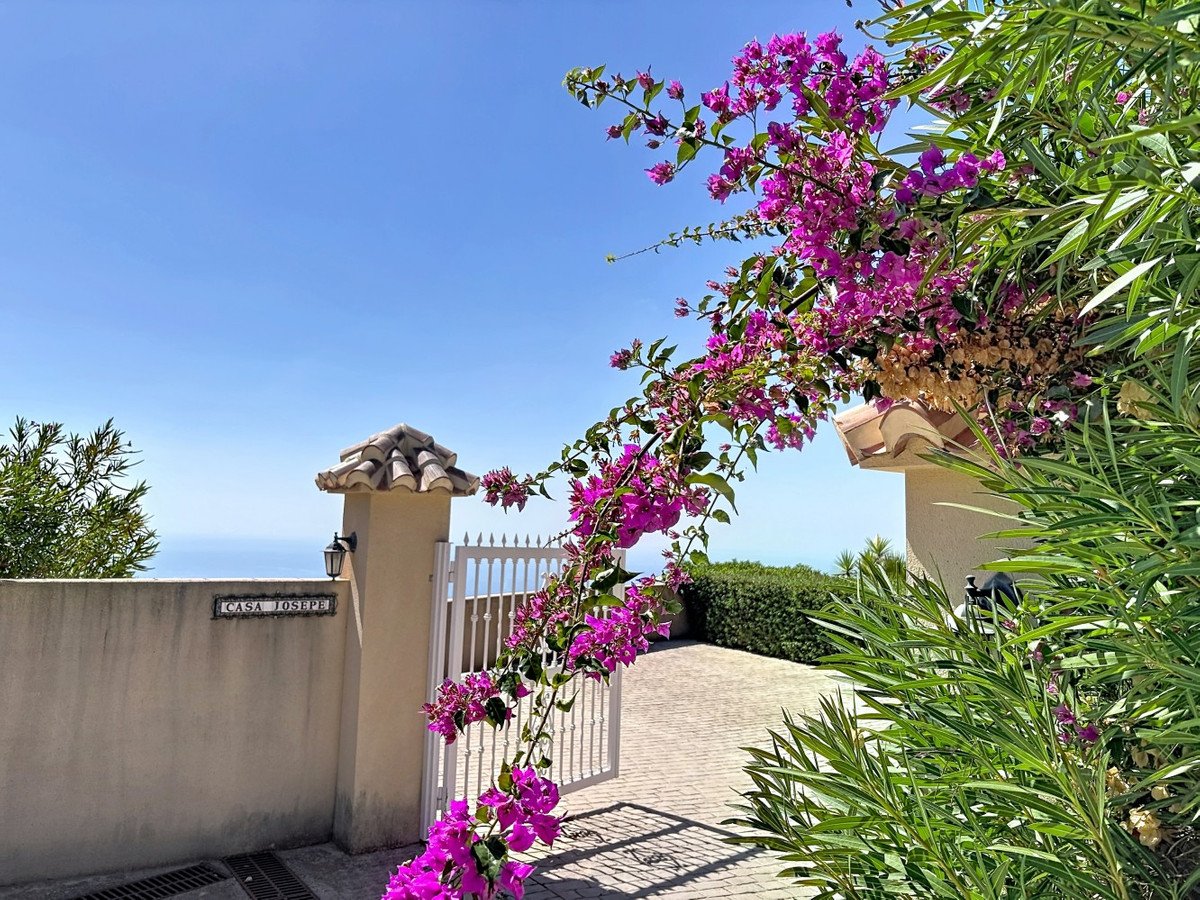 3 Bed Detached Villa in Arenas