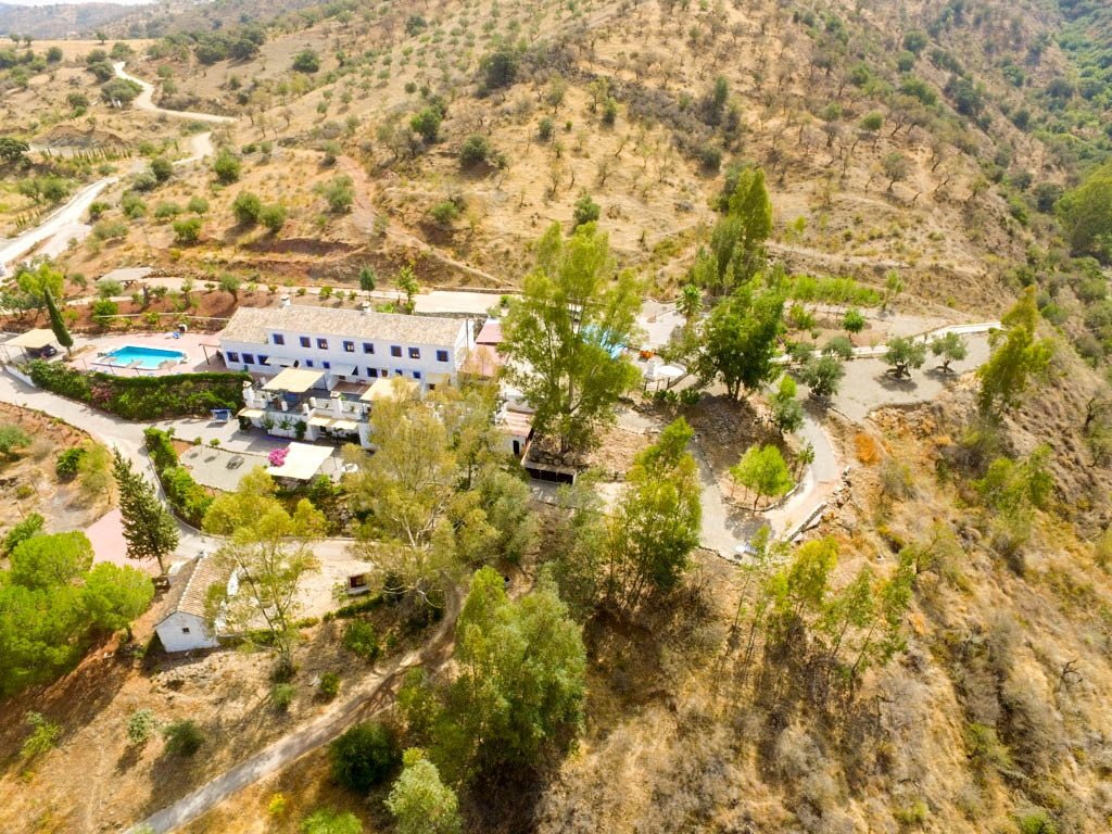 15 Bed Hotel in Guaro