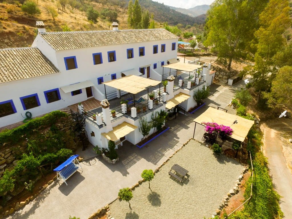 15 Bed Hotel in Guaro