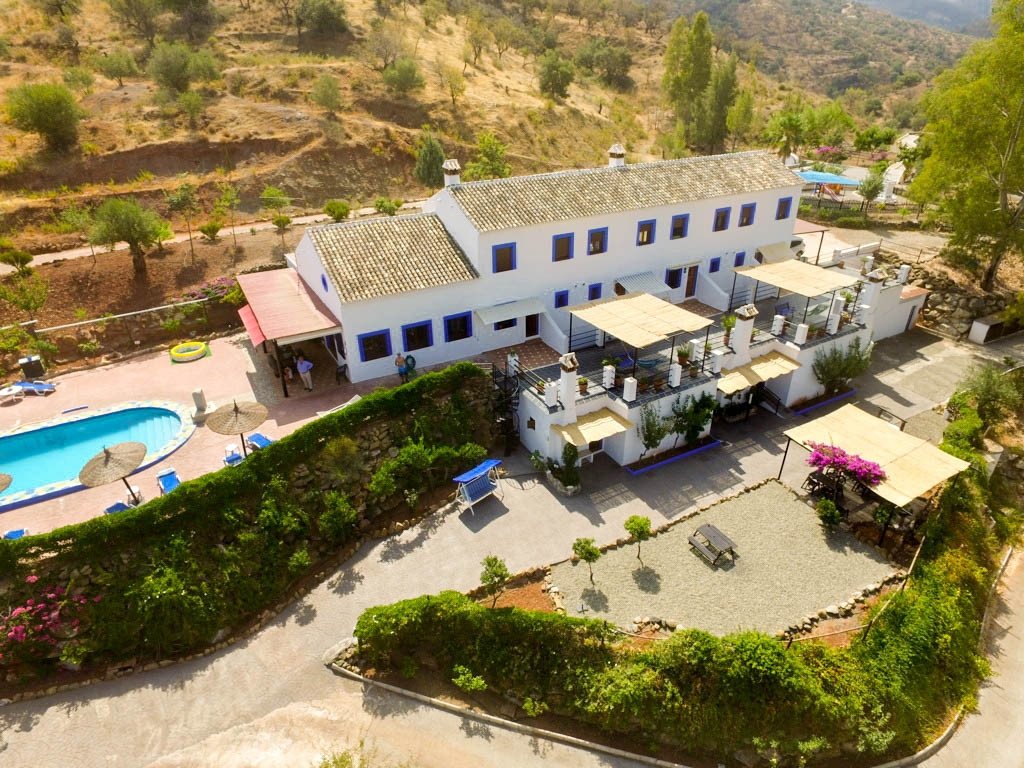 15 Bed Hotel in Guaro