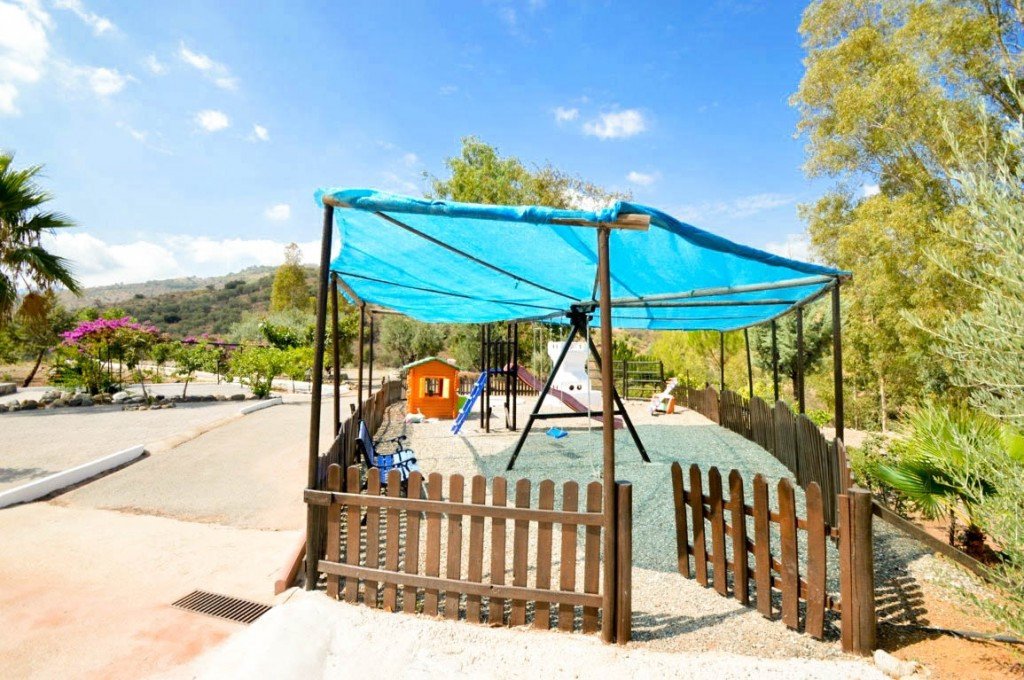 15 Bed Hotel in Guaro